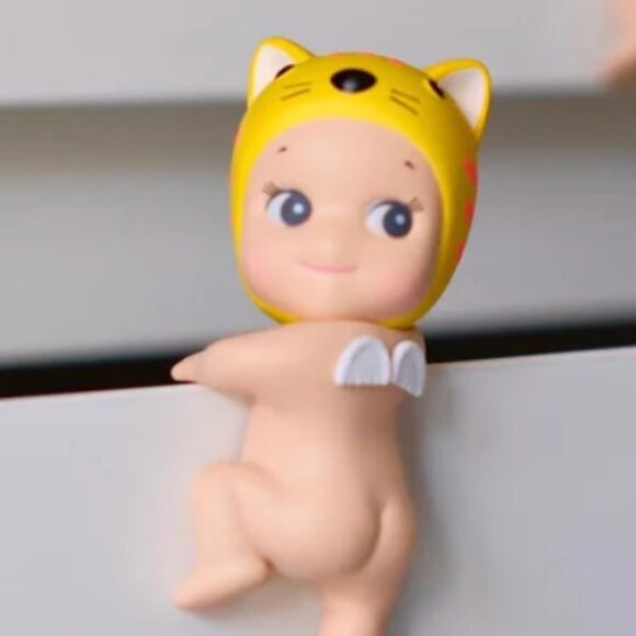 Sonny Angel Toy Doll Looking Back Animal Series Cat Hipper NWOT - Picture 1 of 4